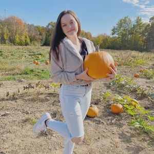 Meet your Posher, Angela